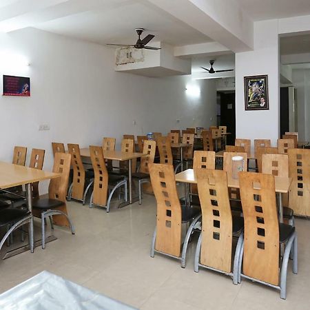 Hotel Oyo 13564 Near Prem Mandir Mathura Exterior foto