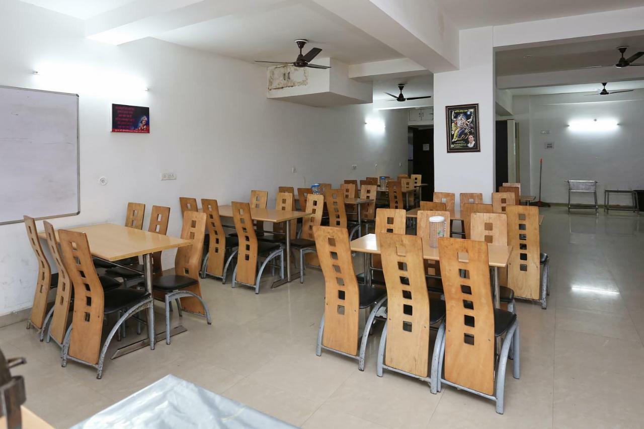 Hotel Oyo 13564 Near Prem Mandir Mathura Exterior foto