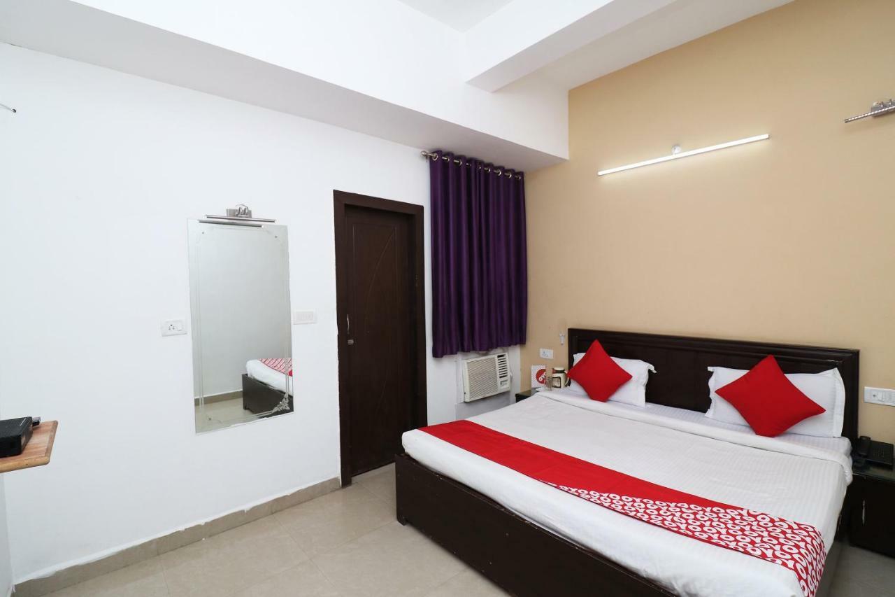 Hotel Oyo 13564 Near Prem Mandir Mathura Exterior foto