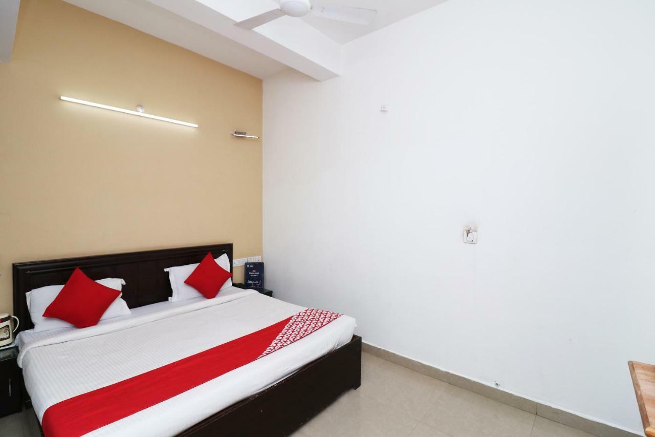 Hotel Oyo 13564 Near Prem Mandir Mathura Exterior foto