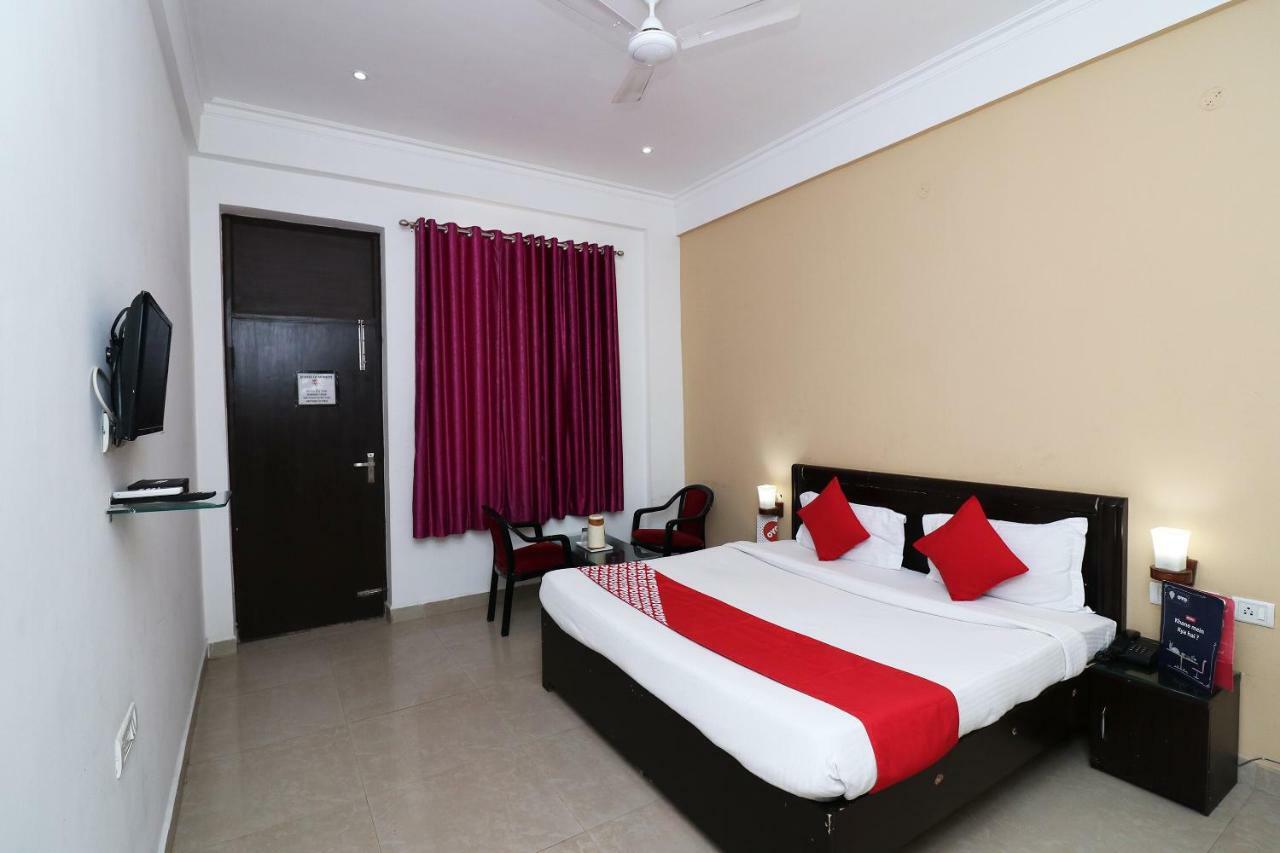 Hotel Oyo 13564 Near Prem Mandir Mathura Exterior foto